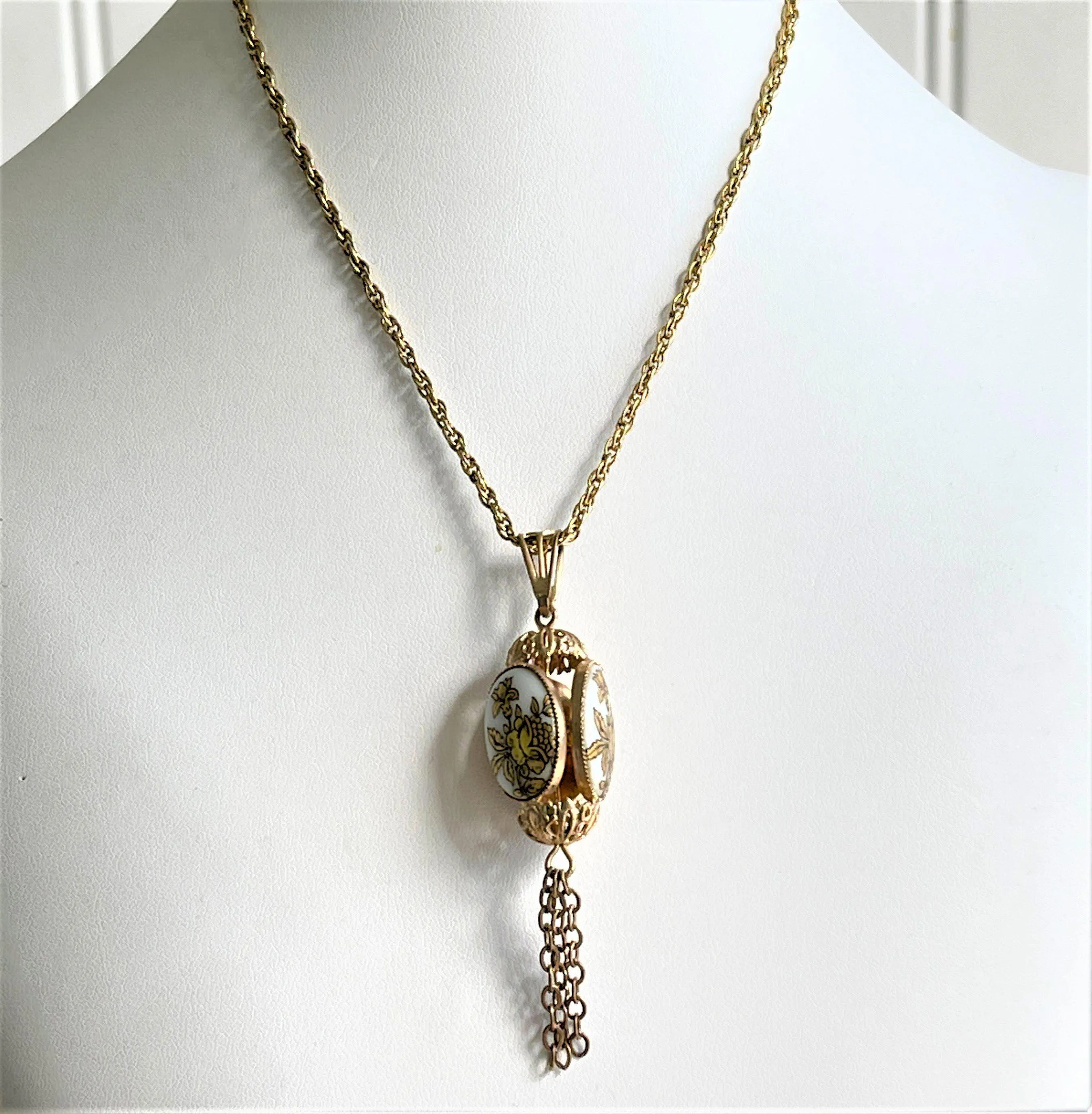 Lantern Pendant & Chain