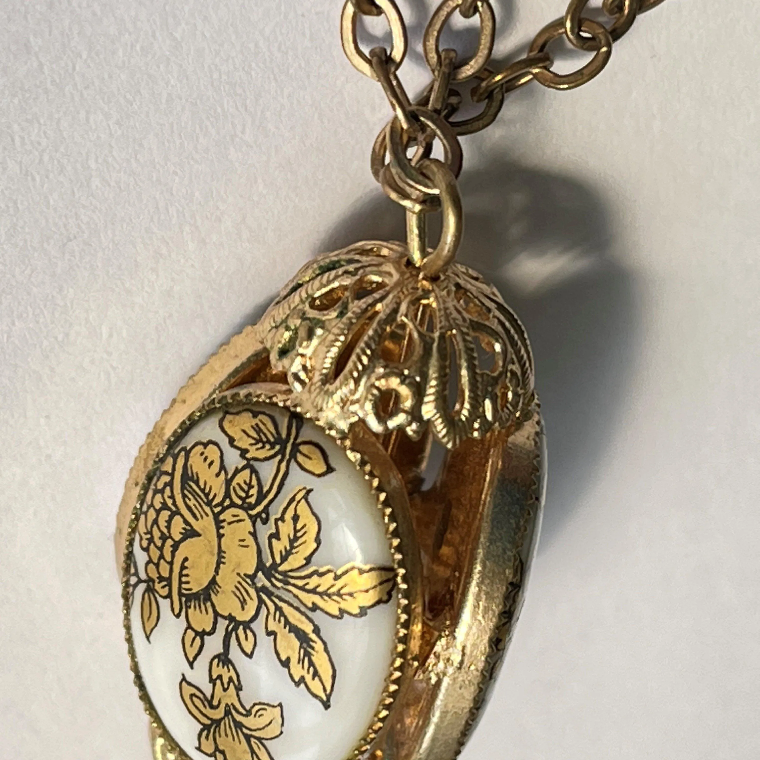 Lantern Pendant & Chain