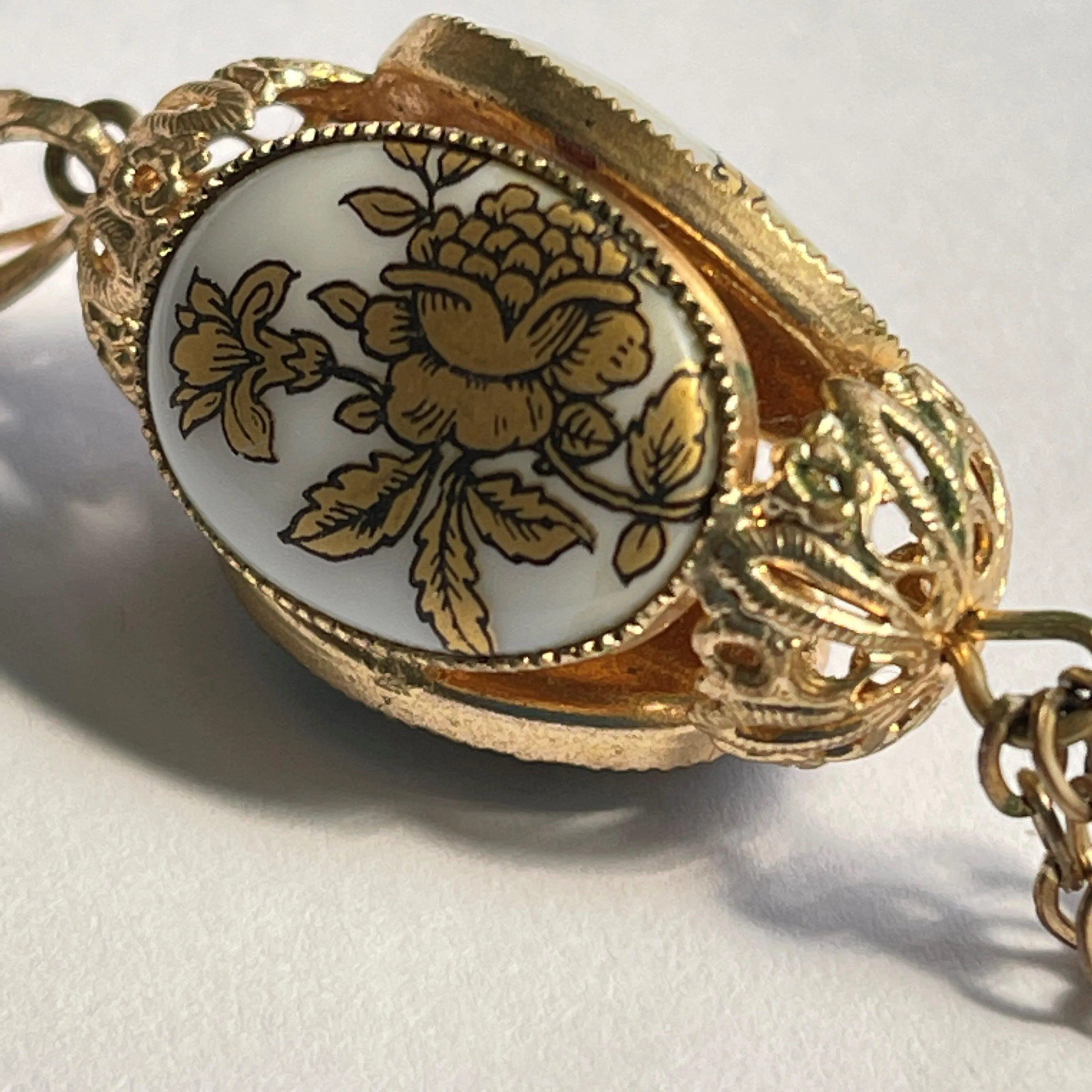 Lantern Pendant & Chain