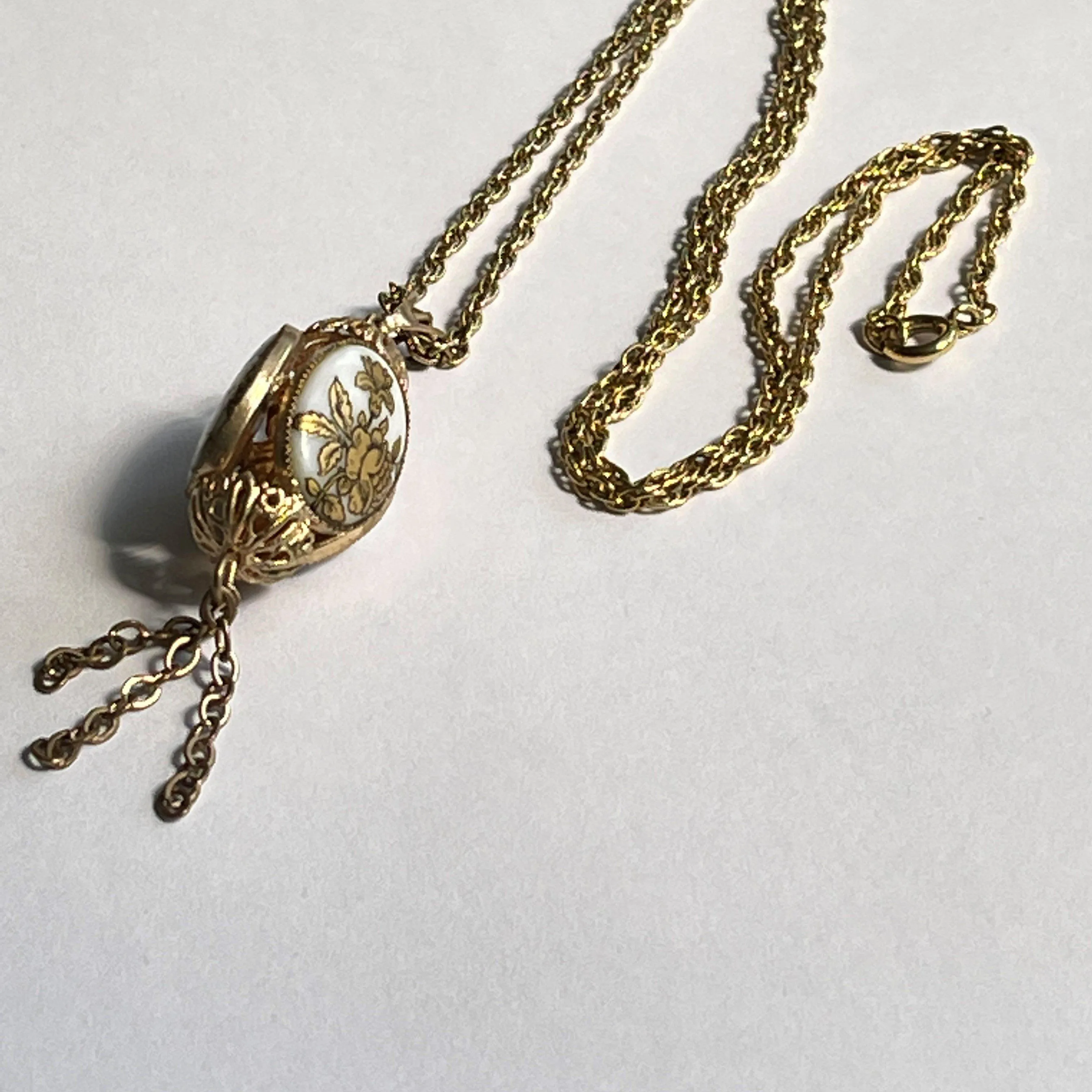 Lantern Pendant & Chain